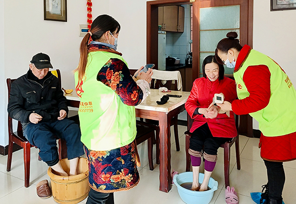 走出社区居家养老服务新模式在自贡贡井慢慢变老是一件很幸福的事
