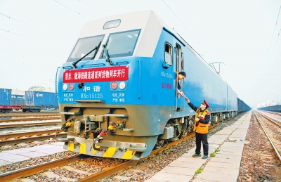 首班跨线货物列车正式开行 浩吉、陇海铁路在河南省实现互联互通