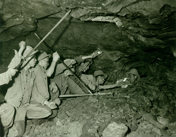 弘扬"东灌"精神_fororder_龙泉山隧洞全线打通-供图-简阳市委宣传部