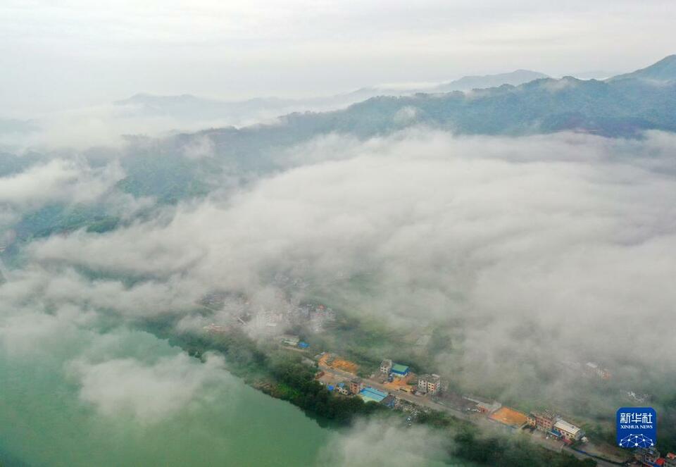 廣西：桂江雨後現雲海