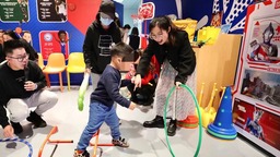 【原创】上海：关爱自闭症儿童 篮球亲子活动点亮“星”光