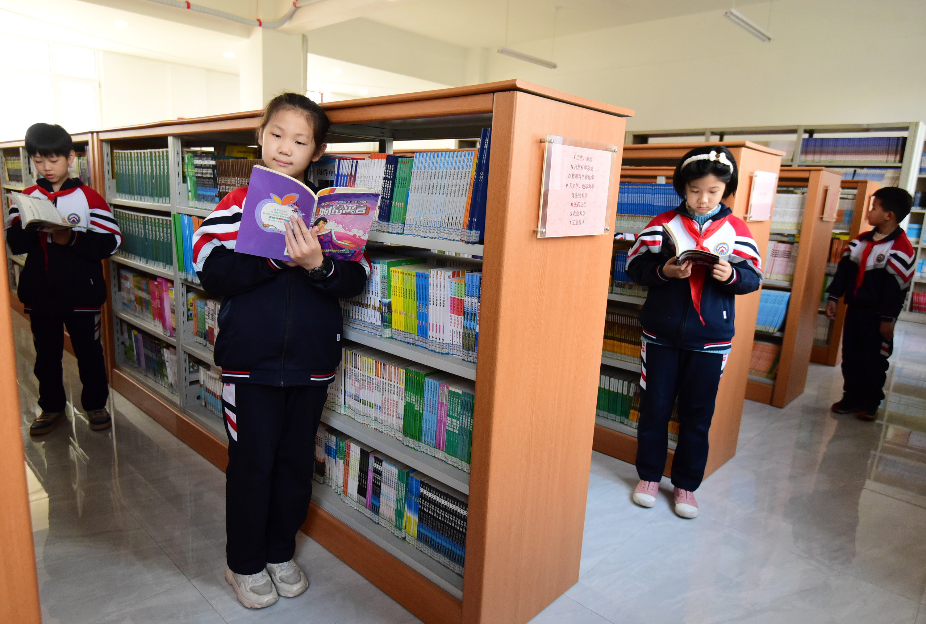 河北邯郸：书香溢校园 阅读伴成长_fororder_07.JPG