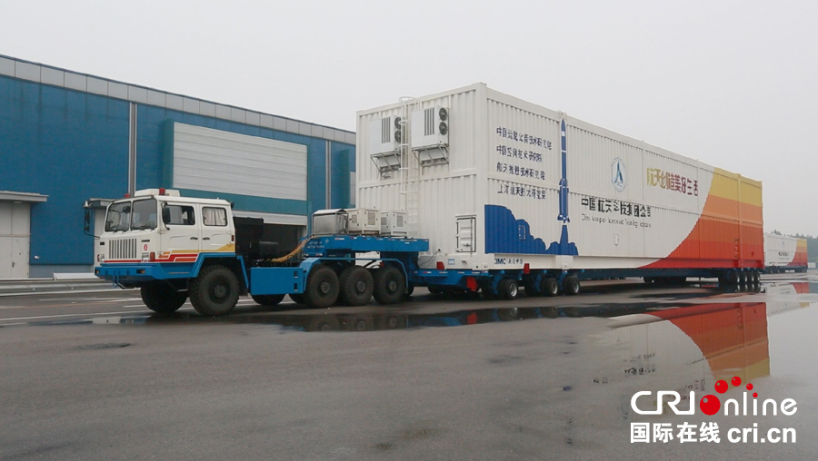 中国最大推力运载火箭长征五号从天津启航(组图)