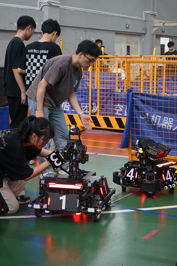 广州城市理工学院举办五校联合RoboMaster机器人交流赛