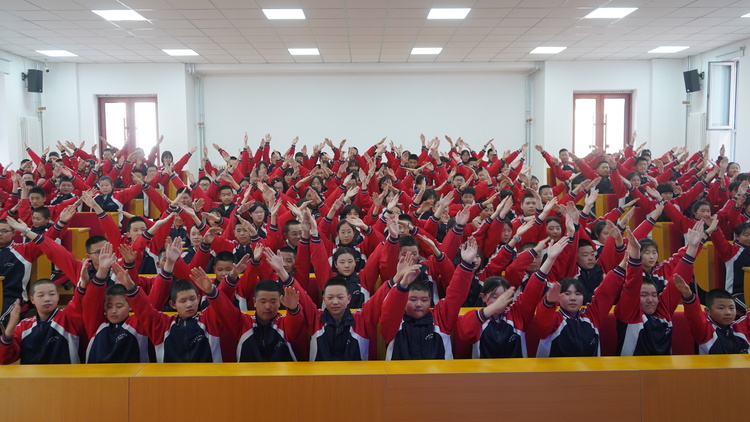 图片默认标题_fororder_正在阶梯教室排练的同学们 邵帅 摄 (2)