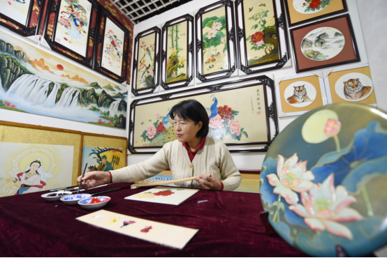 （原创）河北邯郸：巧手传承漆画技艺_fororder_河北邯郸：巧手传承漆画技艺242