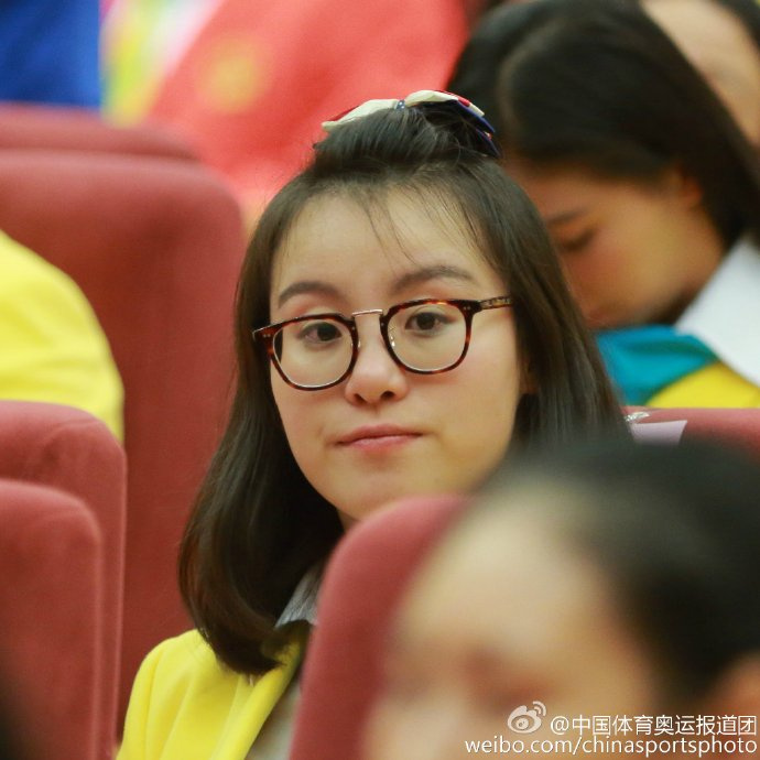 组图：傅爷不闲着！表彰会洪荒少女再变表情包