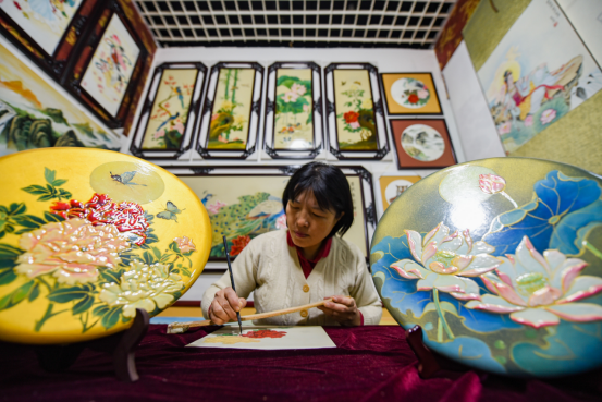 （原创）河北邯郸：巧手传承漆画技艺_fororder_河北邯郸：巧手传承漆画技艺376