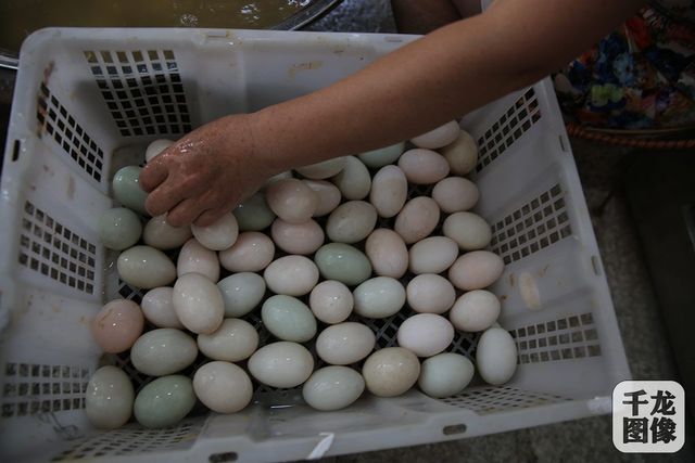 廖奶奶的咸鸭蛋致富"流油"记