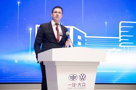 人才驱动 加速转型 一汽-大众举行2023年中外方经理人员晋升仪式_fororder_image008