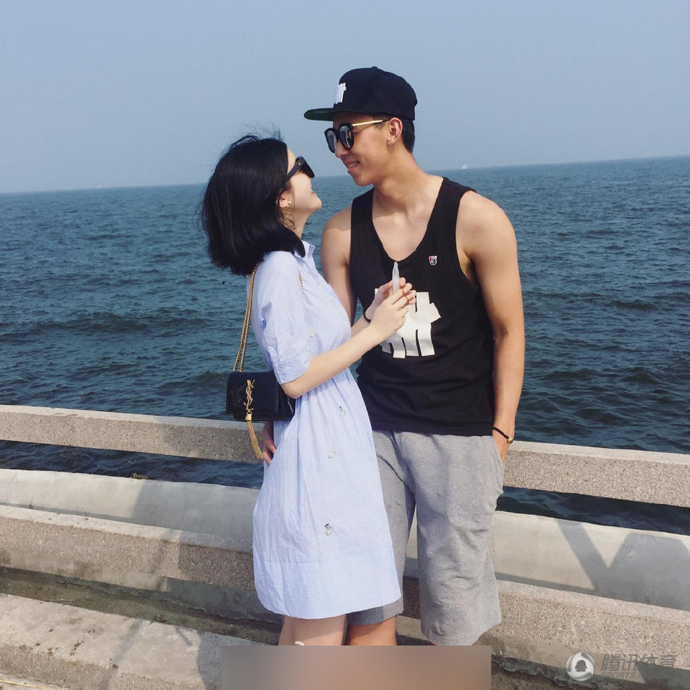 河北小将女友似陈妍希短发清纯笑容甜