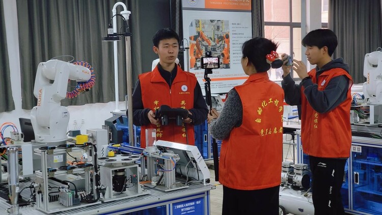 走进临港经济区·感受河北科技力—— 2023年大手拉小手特色主题研学活动圆满结束