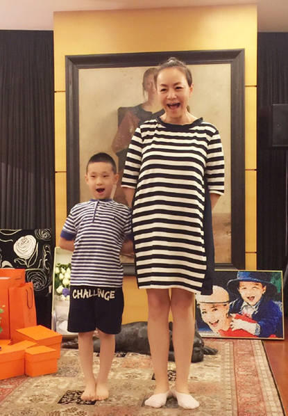 宋丹丹与林大竣庆生玩亲亲 豪宅内景抢镜