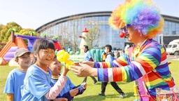 【区县新闻】用脚步丈量春天 上海宝山滨江亲子健康跑活动举行