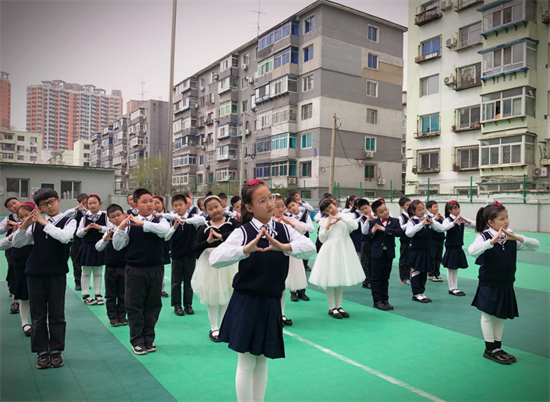 时代文明在少年 沈阳岐山一校惟美校区举行主题升旗仪式_fororder_岐山