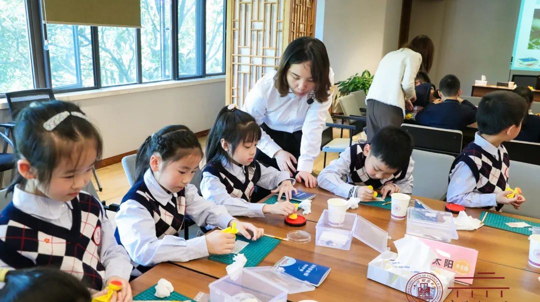 【图说上海】沪上小学生走进大学博物馆学习财经素养课