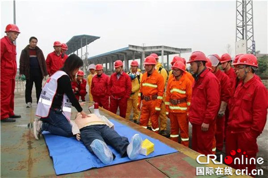 【社會民生】重慶市紅十字會：把急救真招送到百姓家【內容頁標題】重慶市紅十字會應急救護培訓“五進”工作成效顯著 把急救真招送到百姓家