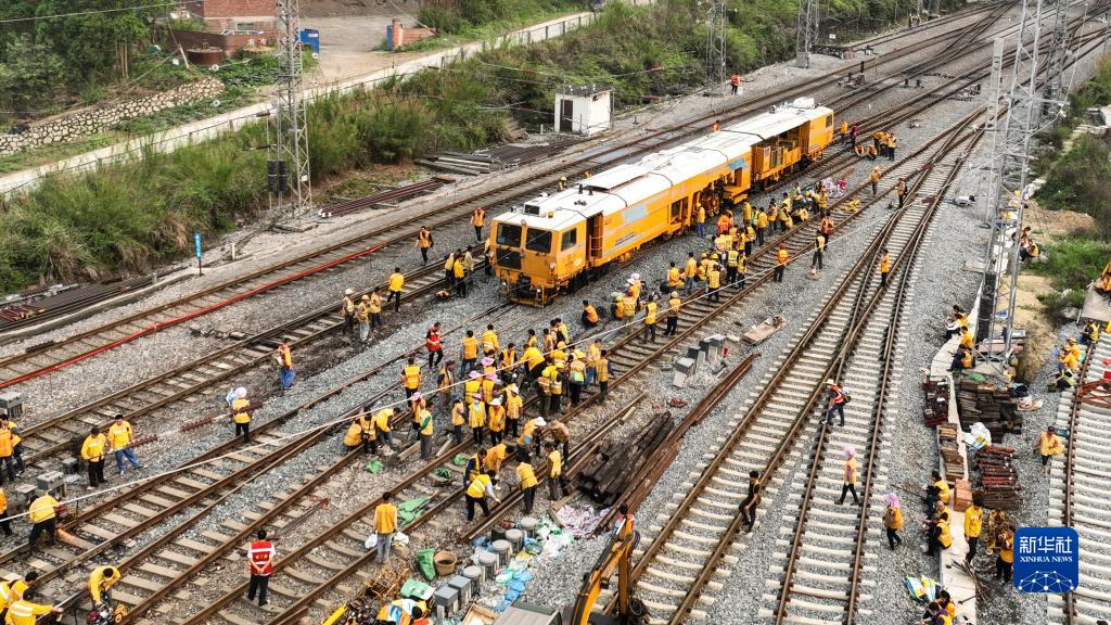 钦州港站换轨保畅通_fororder_1129515647_16812843843551n