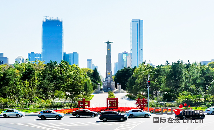 01【吉林】【原创】长春市人民大街“颜值”高 节日氛围浓厚