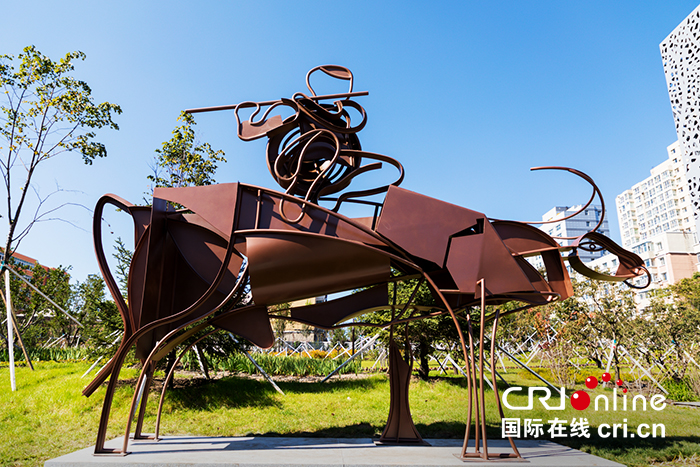 01【吉林】【原创】长春市人民大街“颜值”高 节日氛围浓厚