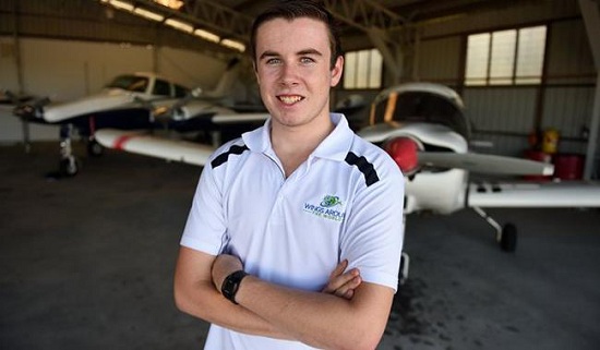 澳18岁少年缔造驾机环球飞行“最年轻飞行员”纪录
