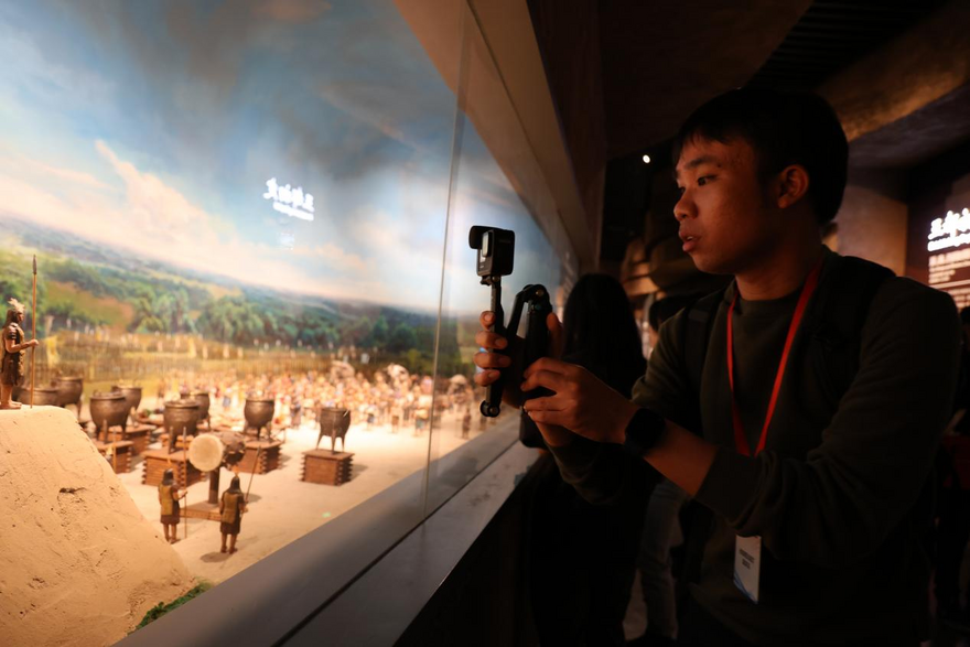 [2023 Daka China] Foreign Internet Influencers Take an Immersive Trip to Experience Song Dynasty's Culture in Kaifeng_fororder_河南3