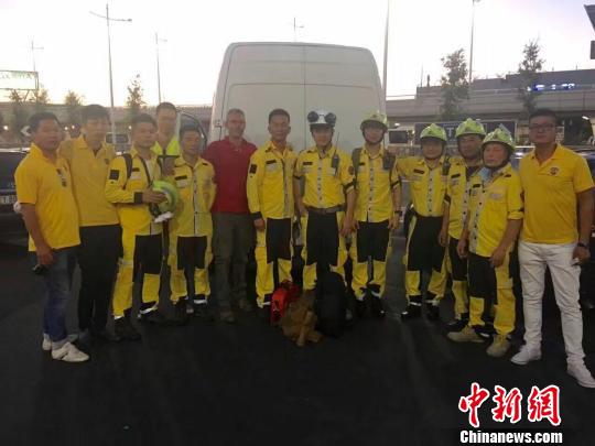 浙江救援队投身意大利地震救援 与华人联手展现中国大爱