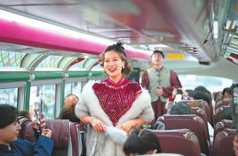 （转载）春暖花开 戏剧“沉浸式”更新演出消费场景_fororder_c685c3fd123870db0b9383b86facdd5b