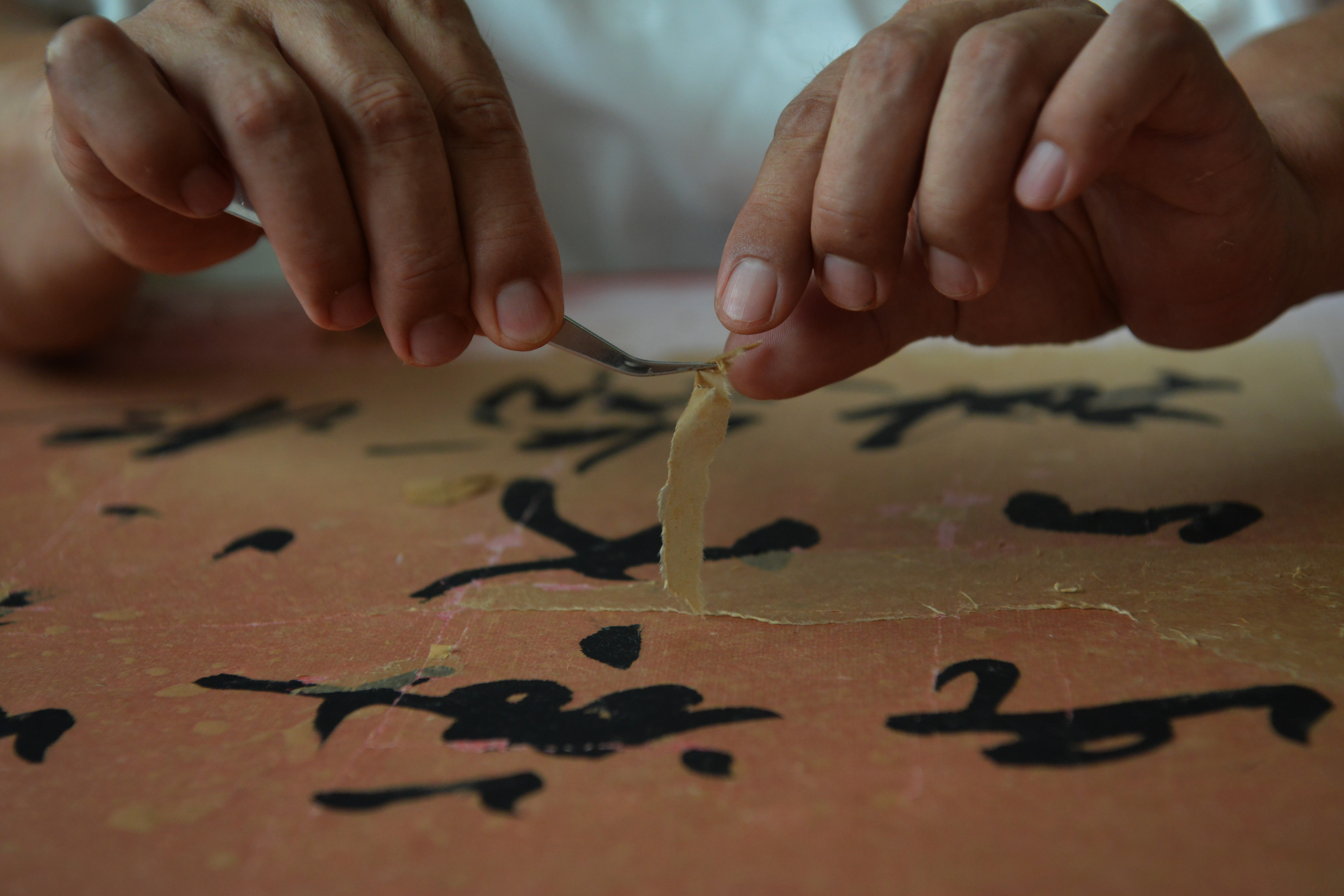 （原创）石家庄市新华区：字画修复让古字画“重获新生”_fororder_1