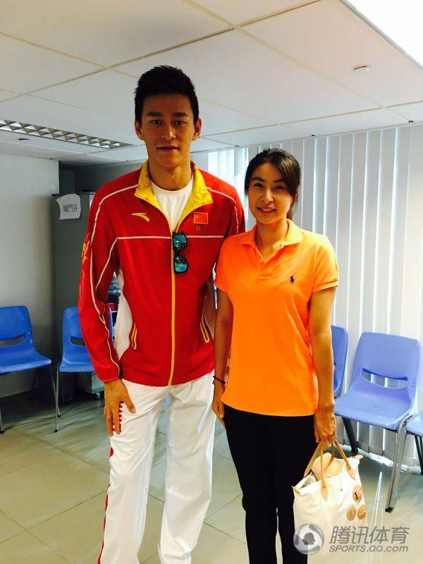 组图：孙杨香港行变合影帝 同框郭晶晶甄子丹