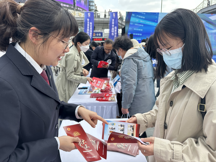 西安市雁塔區開展全民國家安全教育日活動 共築國家安全的“鋼鐵長城”_fororder_圖片1