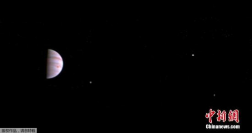 美国探测器朱诺号飞近木星 完成史上最近拍摄