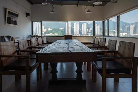【CRI专稿 列表】森藏咖啡馆：藏在重庆渝中区老楼里的“山城观察站”