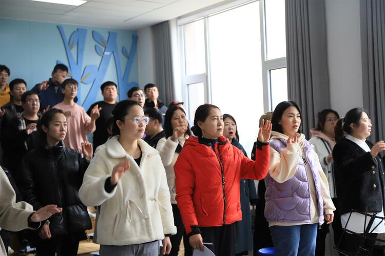 阜平 “马兰花儿”开遍太行山_fororder_教师合唱团排练