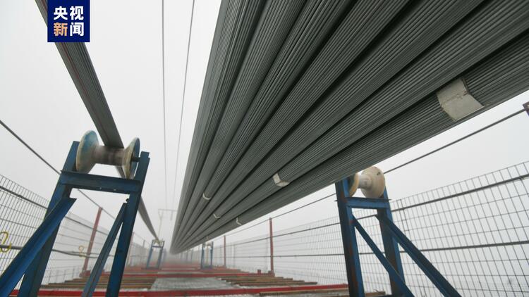 广西在建最长跨海大桥龙门大桥主缆完成架设