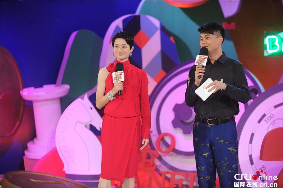 吴静钰红裙装亮相《中国冠军范》 “输比赢更需要勇气”