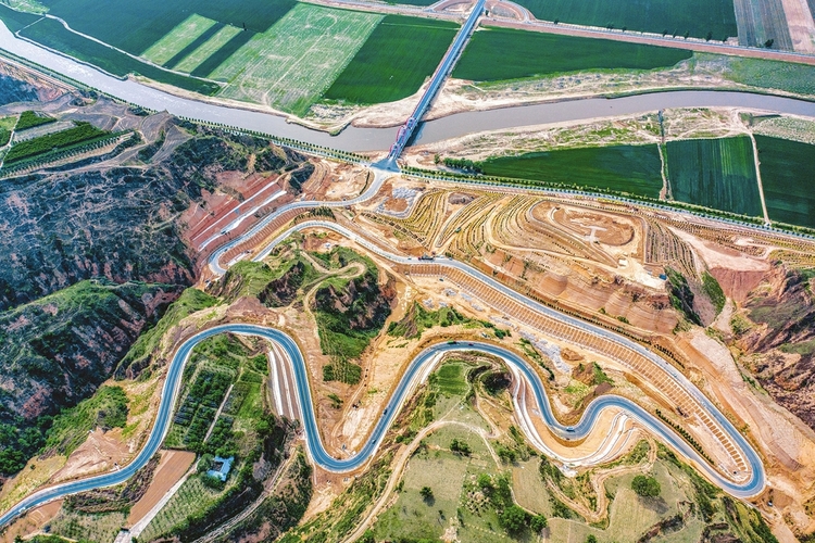 黄河旅游公路又一支线通车_fororder_1