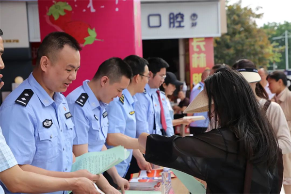 重庆开州公安组织开展打击和防范经济犯罪集中宣传活动_fororder_图片2