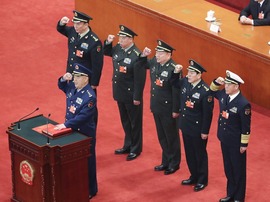 中央軍委副主席、委員進行憲法宣誓