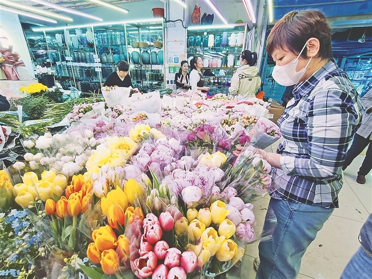 哈尔滨：“鲜花经济” 迎风盛开