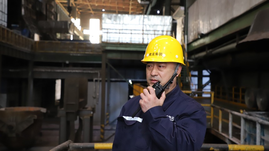 龙江群英谱丨从普通拉钢工到技术“大拿”——记全国五一劳动奖章获得者、建龙阿钢炼钢厂综合管理室值班作业长常大为