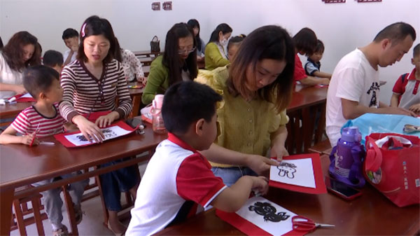 （张）德阳罗江：传统文化进大院 非遗知识进心间_fororder_20230420_094933