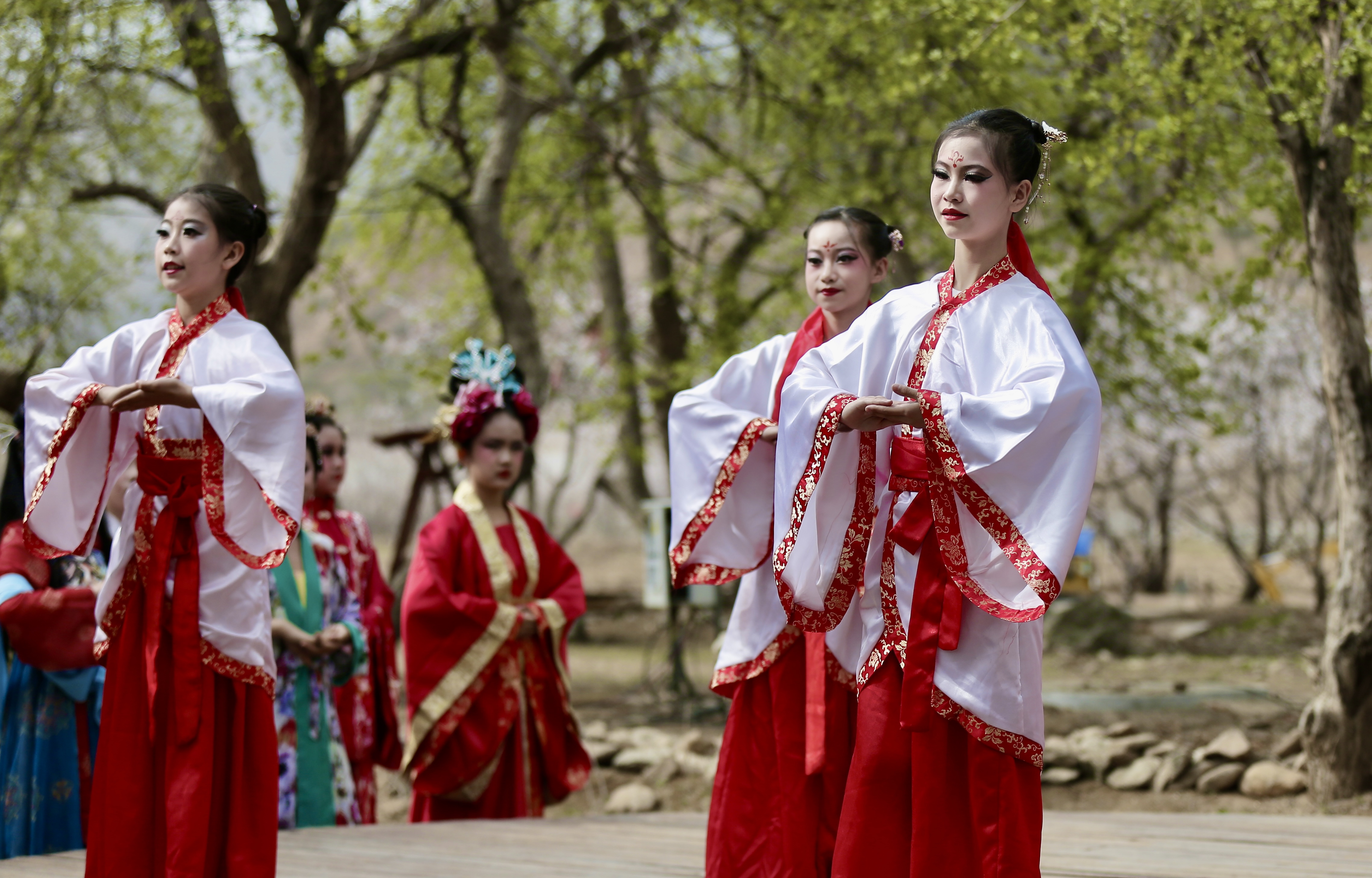 巍巍中华 盛世霓裳 回民区铁六小“杏福树下”华服秀上演_fororder_IMG_8095
