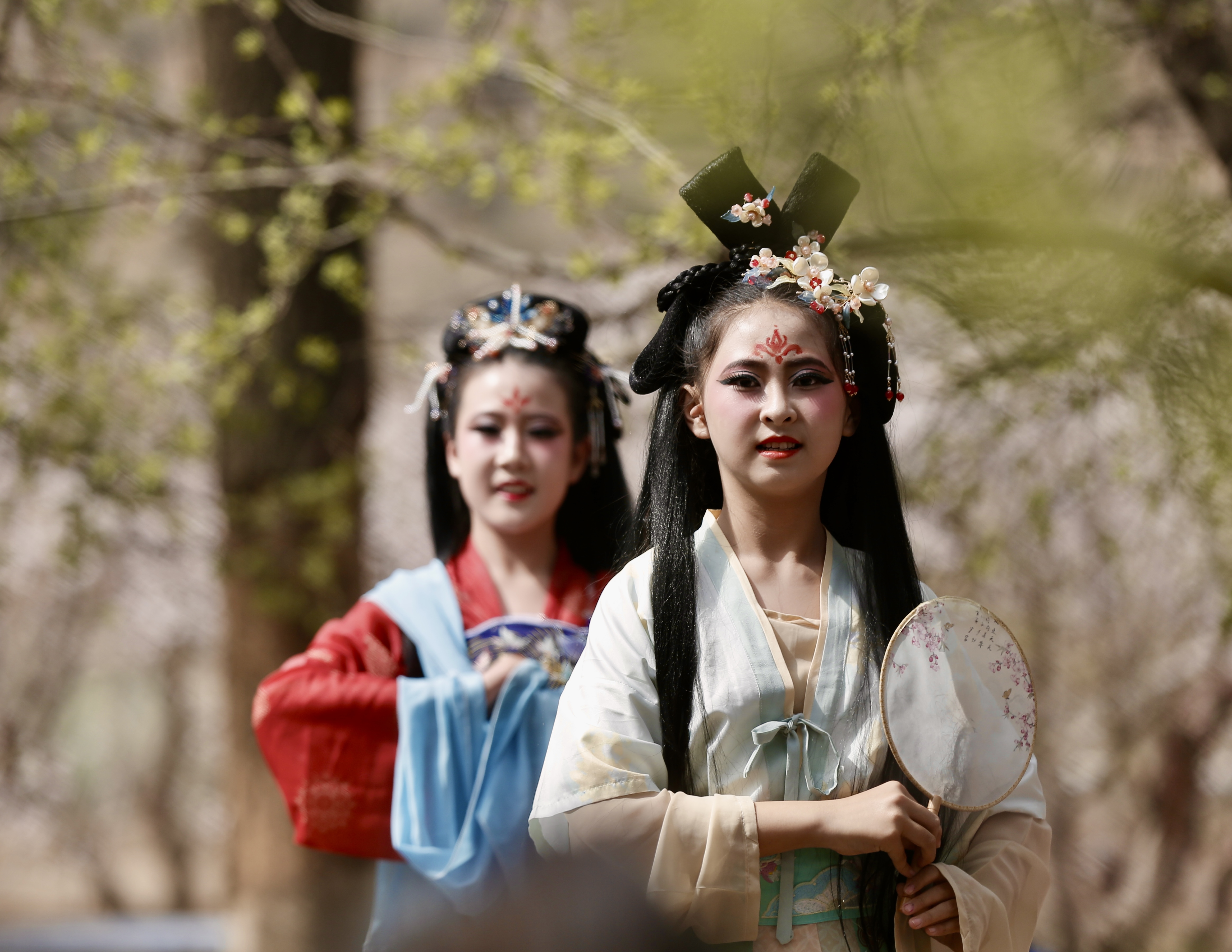 巍巍中华 盛世霓裳 回民区铁六小“杏福树下”华服秀上演_fororder_IMG_8096