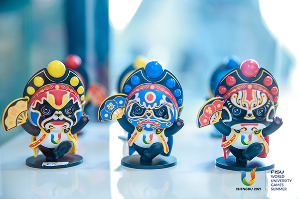 成都大运会官方特许零售北京鸟巢旗舰店开业_fororder_川剧变脸盲盒-供图-成都大运会执委会