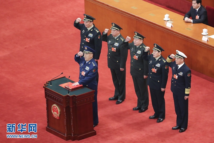 十三届全国人大一次会议举行第六次全体会议 根据国家主席习近平的提名决定李克强为国务院总理 国家主席习近平签署主席令任命