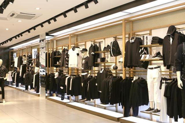 打破商务与休闲界限 利郎“轻时尚”抢占年轻消费者市场