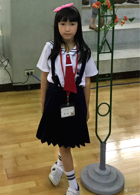 夏天入学照曝光 穿校服的小公主更甜美了_娱乐_腾讯网