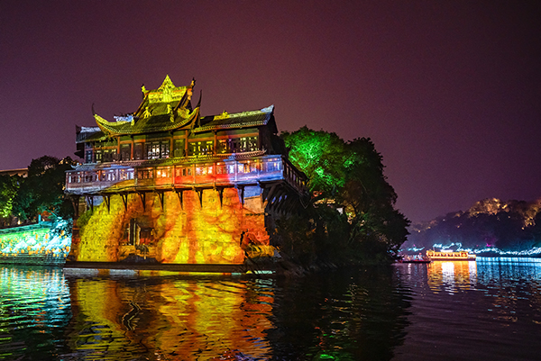 （张）自贡：“五一”假日文旅活动启幕 推出30余项假日文旅活动_fororder_7夜游釜溪（摄影-廖志全）