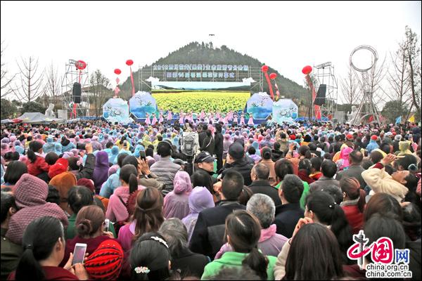 四川省蒼溪縣第十四屆蒼溪梨花節拉開帷幕